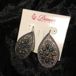 Premier Designs Dreamer earrings NWOT